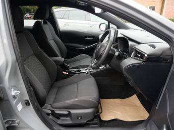 Toyota Corolla 1.8 VVT-h Design Touring Sports Petrol Hybrid CVT Euro 6 (s/s) 5