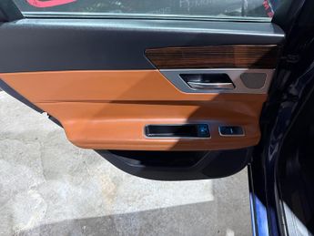 Jaguar XF 2.0d Portfolio Saloon 4dr Diesel Auto Euro 6 (s/s) (163 ps)