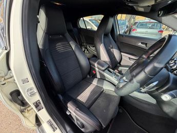 Mercedes-Benz GLA 2.1 GLA220d AMG Line (Premium) SUV 5dr Diesel 7G-DCT 4MATIC Euro