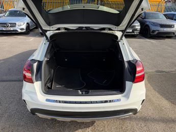 Mercedes-Benz GLA 2.1 GLA220d AMG Line (Premium) SUV 5dr Diesel 7G-DCT 4MATIC Euro
