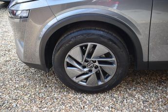 Nissan Qashqai 1.3 DIG-T MHEV Acenta Premium XTRON Euro 6 (s/s) 5dr