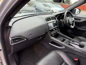 Jaguar F-Pace 2.0 D180 R-Sport SUV 5dr Diesel Auto AWD Euro 6 (s/s) (180 ps)