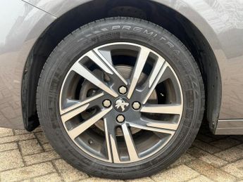 Peugeot 208 1.2 PureTech Allure Hatchback 5dr Petrol Manual Euro 6 (s/s) (10