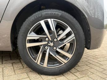 Peugeot 208 1.2 PureTech Allure Hatchback 5dr Petrol Manual Euro 6 (s/s) (10