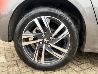 Peugeot 208 1.2 PureTech Allure Hatchback 5dr Petrol Manual Euro 6 (s/s) (10