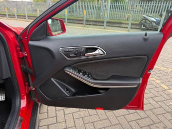Mercedes-Benz GLA 2.1 GLA220d AMG Line (Premium Plus) SUV 5dr Diesel 7G-DCT 4MATIC
