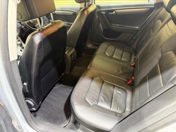 Volkswagen Passat 2.0 TDI BlueMotion Tech Executive Estate 5dr Diesel DSG Euro 5 (