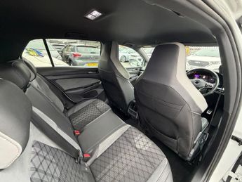 Volkswagen Golf 2.0 TDI R-Line Hatchback 5dr Diesel DSG Euro 6 (s/s) (150 ps)