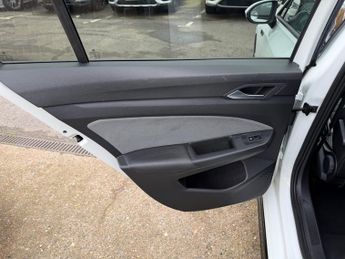 Volkswagen Golf 2.0 TDI R-Line Hatchback 5dr Diesel DSG Euro 6 (s/s) (150 ps)