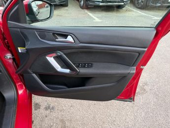 Peugeot 308 1.2 PureTech Allure Hatchback 5dr Petrol EAT Euro 6 (s/s) (130 p