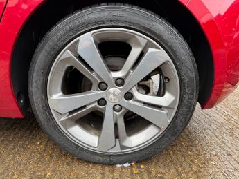 Peugeot 308 1.2 PureTech Allure Hatchback 5dr Petrol EAT Euro 6 (s/s) (130 p