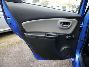 Toyota Yaris 1.5 VVT-h Icon Tech Petrol Hybrid E-CVT Euro 6 (s/s) 5dr 