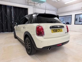 Mini Hatch 1.5 Cooper Hatchback 5dr Petrol Steptronic Euro 6 (s/s) (136 ps)
