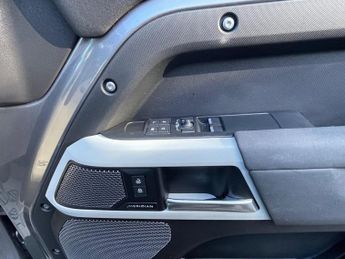 Land Rover Defender 90 3.0 D250 MHEV X-Dynamic SE Auto 4WD Euro 6 (s/s) 3dr