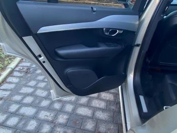 Volvo XC90 2.0 D5 Momentum Geartronic 4WD Euro 6 (s/s) 5dr