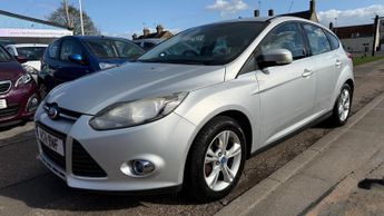 Ford Focus 1.6 Zetec Hatchback 5dr Petrol Manual Euro 5 (125 ps)