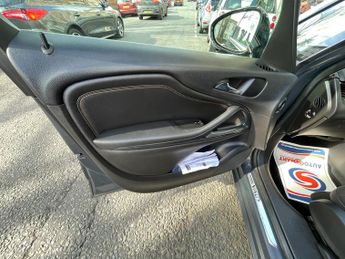 Vauxhall Zafira Tourer 1.4i Turbo SE MPV 5dr Petrol Auto Euro 6 (140 ps)