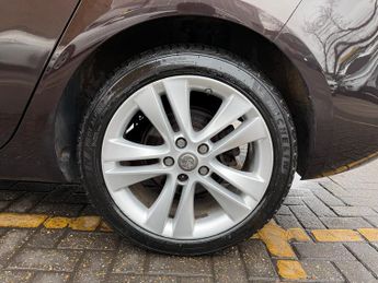 Vauxhall Zafira Tourer 1.4i Turbo SRi MPV 5dr Petrol Auto Euro 6 (140 ps)