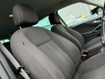 Vauxhall Zafira Tourer 1.4i Turbo SRi MPV 5dr Petrol Auto Euro 6 (140 ps)
