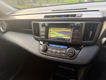 Toyota RAV4 2.2 D-4D Invincible SUV 5dr Diesel Manual 4WD Euro 5 (150 ps)