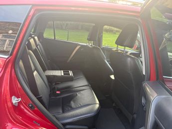 Toyota RAV4 2.2 D-4D Invincible SUV 5dr Diesel Manual 4WD Euro 5 (150 ps)