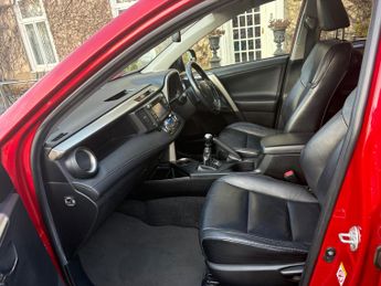 Toyota RAV4 2.2 D-4D Invincible SUV 5dr Diesel Manual 4WD Euro 5 (150 ps)