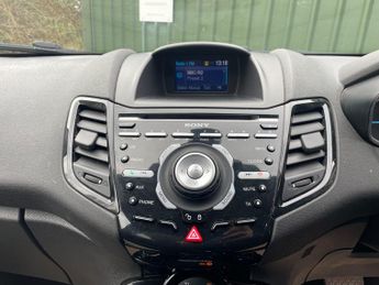 Ford Fiesta 1.0T EcoBoost Titanium Hatchback 5dr Petrol Powershift Euro 5 (1