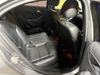 Mercedes-Benz A Class 1.5 A180d Sport (Executive) Hatchback 5dr Diesel 7G-DCT Euro 6 (