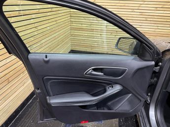 Mercedes-Benz A Class 1.5 A180d Sport (Executive) Hatchback 5dr Diesel 7G-DCT Euro 6 (