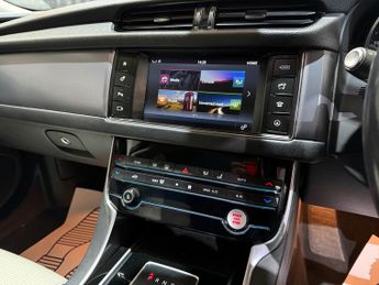 Jaguar XF 2.0d R-Sport Saloon 4dr Diesel Auto Euro 6 (s/s) (180 ps)