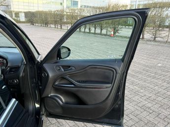 Vauxhall Zafira Tourer 1.4i Turbo SE MPV 5dr Petrol Auto Euro 6 (140 ps)
