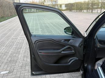 Vauxhall Zafira Tourer 1.4i Turbo SE MPV 5dr Petrol Auto Euro 6 (140 ps)