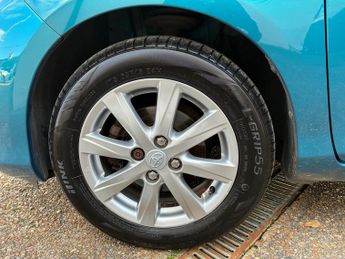 Toyota Yaris TR 1.33 Dual VVT-i Hatchback 5dr Petrol Multidrive S Euro 5 (101