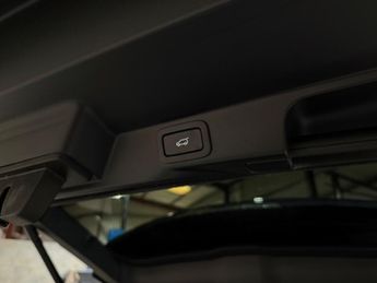 Land Rover Range Rover Sport 3.0 SD V6 Autobiography Dynamic SUV 5dr Diesel Auto 4WD Euro 6 (