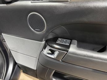 Land Rover Range Rover Sport 3.0 SD V6 Autobiography Dynamic SUV 5dr Diesel Auto 4WD Euro 6 (