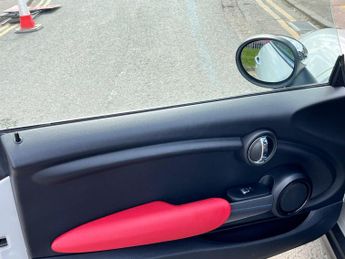 Mini Hatch 1.5 Cooper Hatchback 3dr Petrol Auto Euro 6 (s/s) (136 ps)