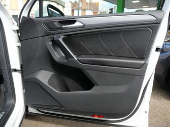 Volkswagen Tiguan 2.0 TDI R-Line DSG 4Motion Euro 6 (s/s) 5dr