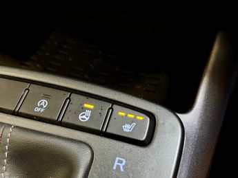 Hyundai i10 1.0 Premium Hatchback 5dr Petrol Auto - ONLY 37000 MILES - AUTOM