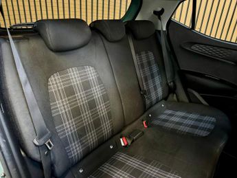 Hyundai i10 1.0 Premium Hatchback 5dr Petrol Auto - ONLY 37000 MILES - AUTOM