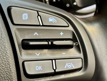 Hyundai i10 1.0 Premium Hatchback 5dr Petrol Auto - ONLY 37000 MILES - AUTOM