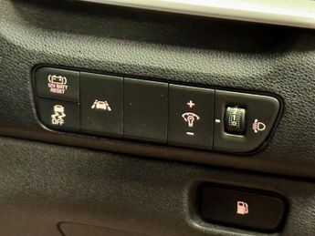 Kia Niro 1.6 GDi 2 SUV 5dr Petrol Hybrid DCT - AUTOMATIC - ONE OWNER -