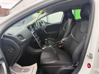 Volvo V40 2.0 D2 Momentum Nav Plus Hatchback 5dr Diesel Manual Euro 6 (s/s