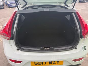 Volvo V40 2.0 D2 Momentum Nav Plus Hatchback 5dr Diesel Manual Euro 6 (s/s