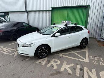 Volvo V40 2.0 D2 Momentum Nav Plus Hatchback 5dr Diesel Manual Euro 6 (s/s