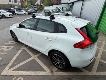 Volvo V40 2.0 D2 Momentum Nav Plus Hatchback 5dr Diesel Manual Euro 6 (s/s