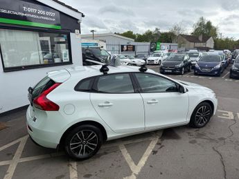 Volvo V40 2.0 D2 Momentum Nav Plus Hatchback 5dr Diesel Manual Euro 6 (s/s