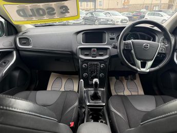 Volvo V40 2.0 D2 Momentum Nav Plus Hatchback 5dr Diesel Manual Euro 6 (s/s