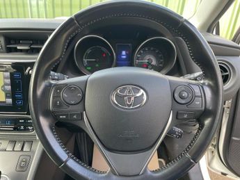 Toyota Auris 1.8 VVT-h Icon Tech Hatchback 5dr Petrol Hybrid CVT Euro 6 (s/s)