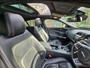 Jaguar XE 2.0d R-Sport Saloon 4dr Diesel Auto AWD Euro 6 (s/s) (180 ps)