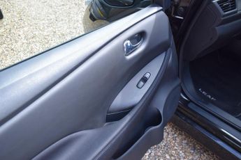 Nissan LEAF 40kWh Acenta Auto 5dr